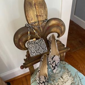 Italian leather Flats NEW!!! Snakeskin design perfect for Spring